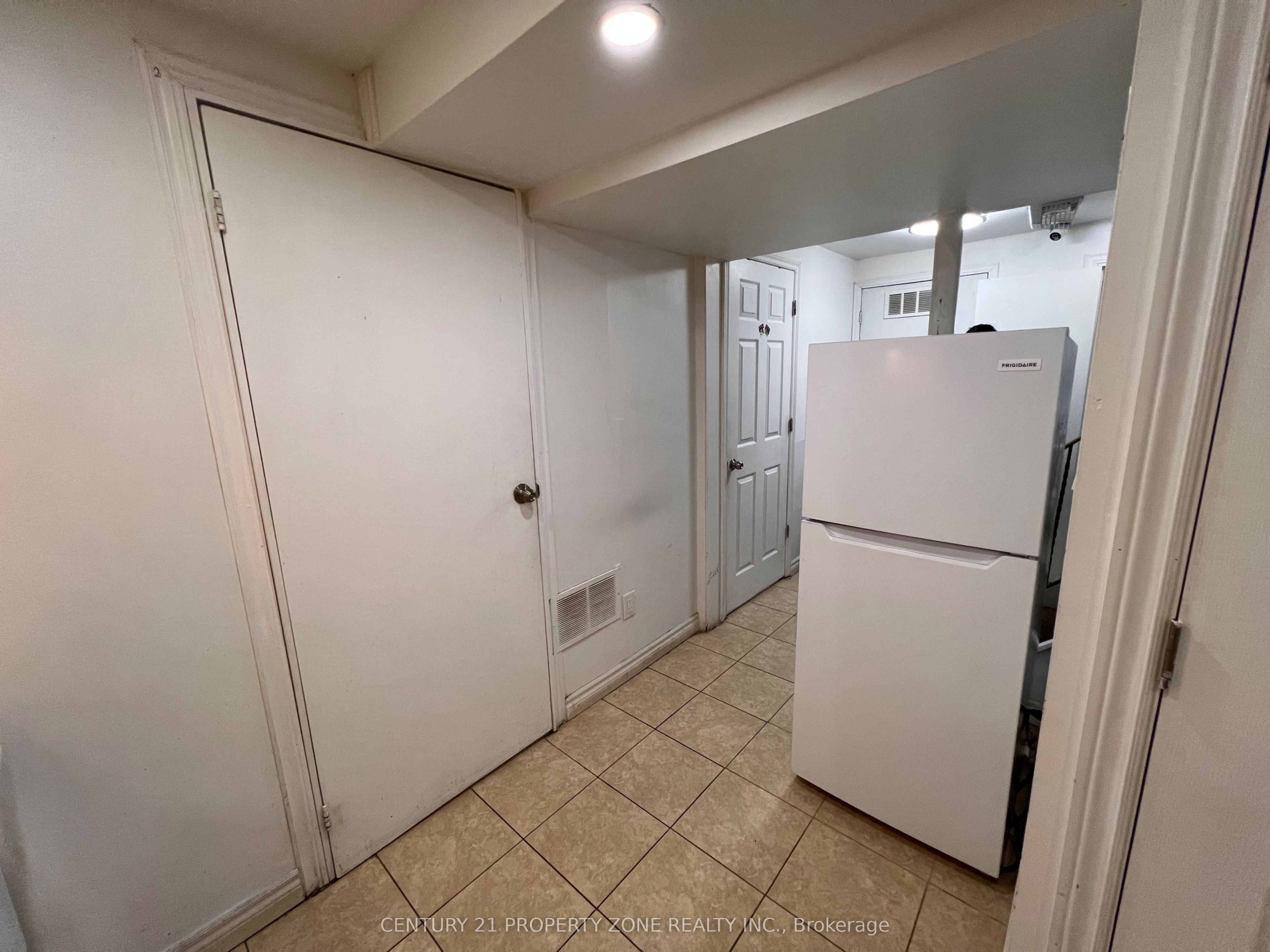 Unit Basement - 6 Roehampton Crescent W, Brampton 3