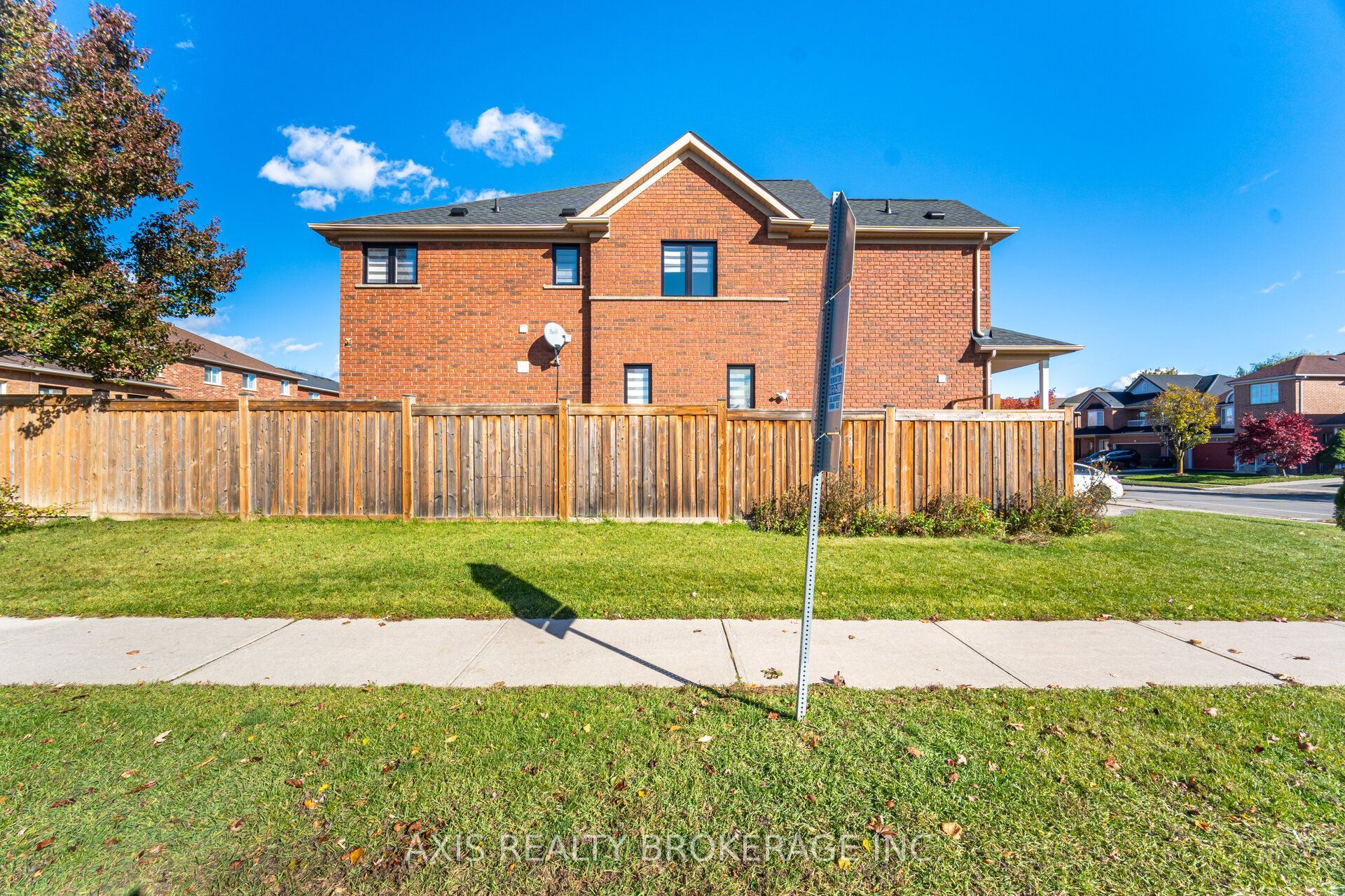 2 Queen Mary Drive, Brampton 3