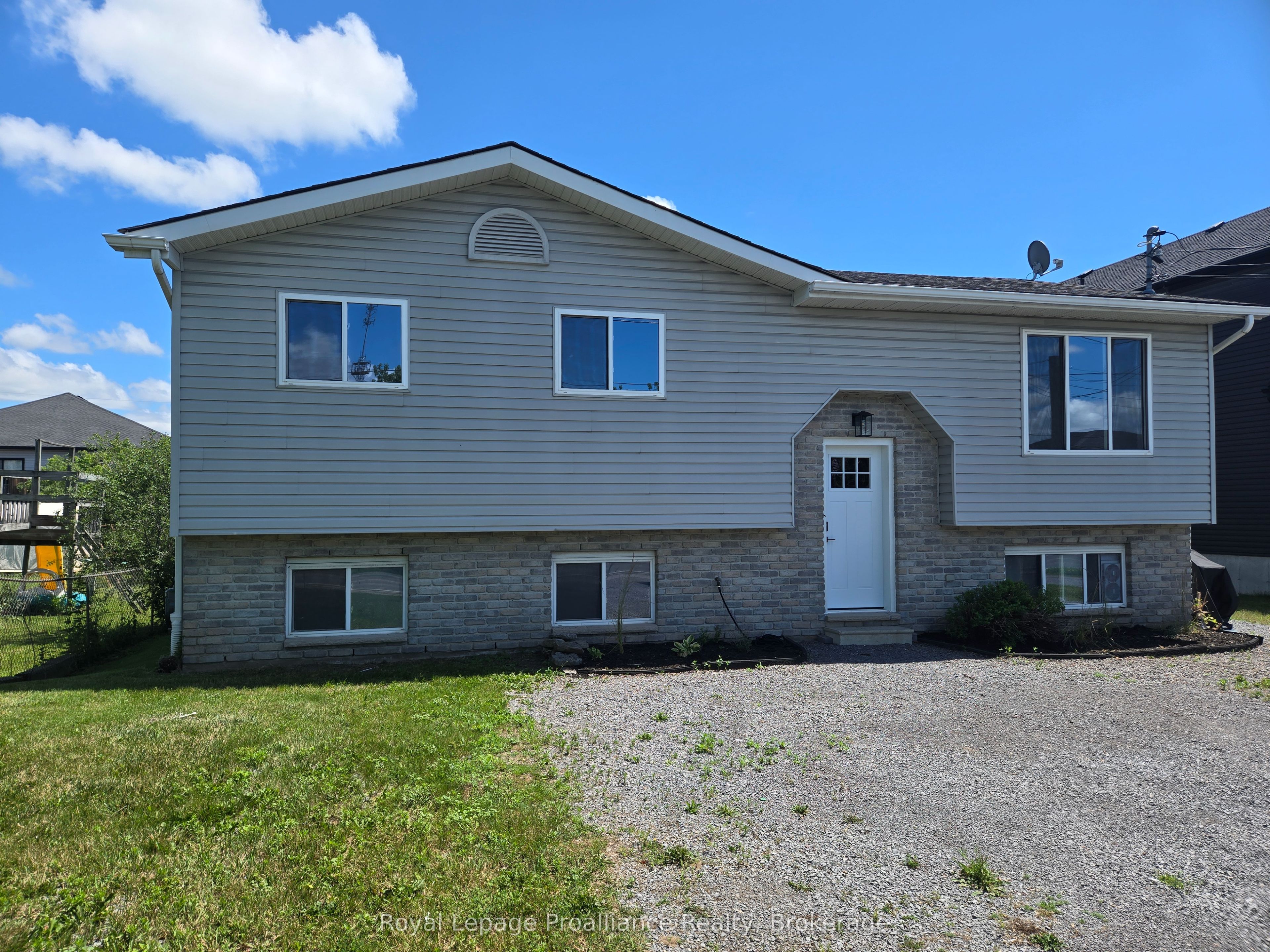 44 Cannifton Road N, Belleville 1