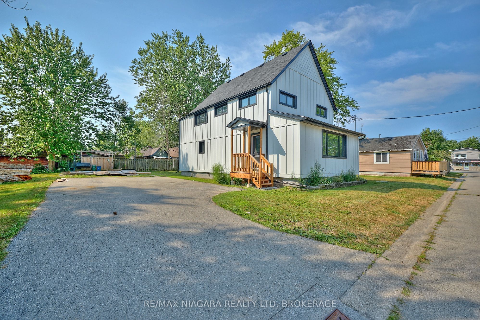Unit Lower - 19 Maccabee Avenue, Fort Erie 2
