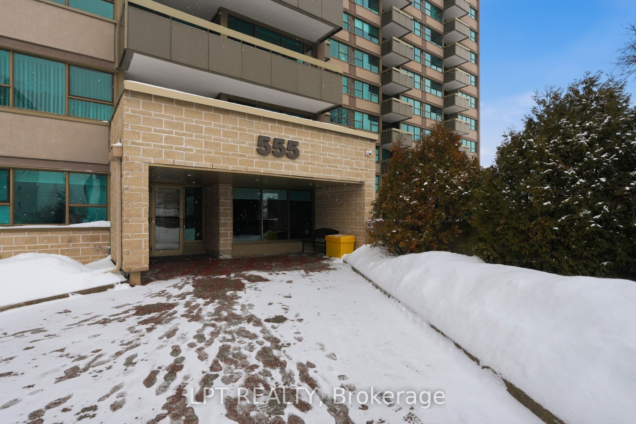 Unit 1112 - 555 Brittany Drive, Ottawa 3