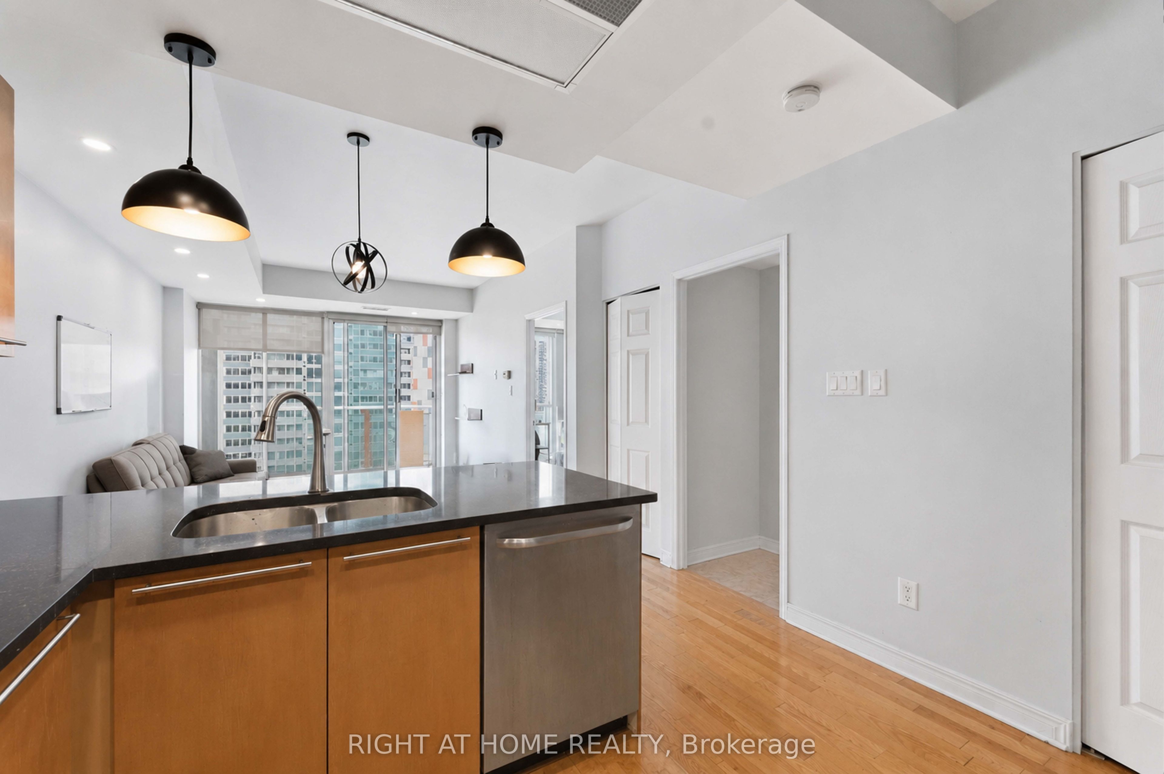 Unit 1009 - 134 York Street, Ottawa 3