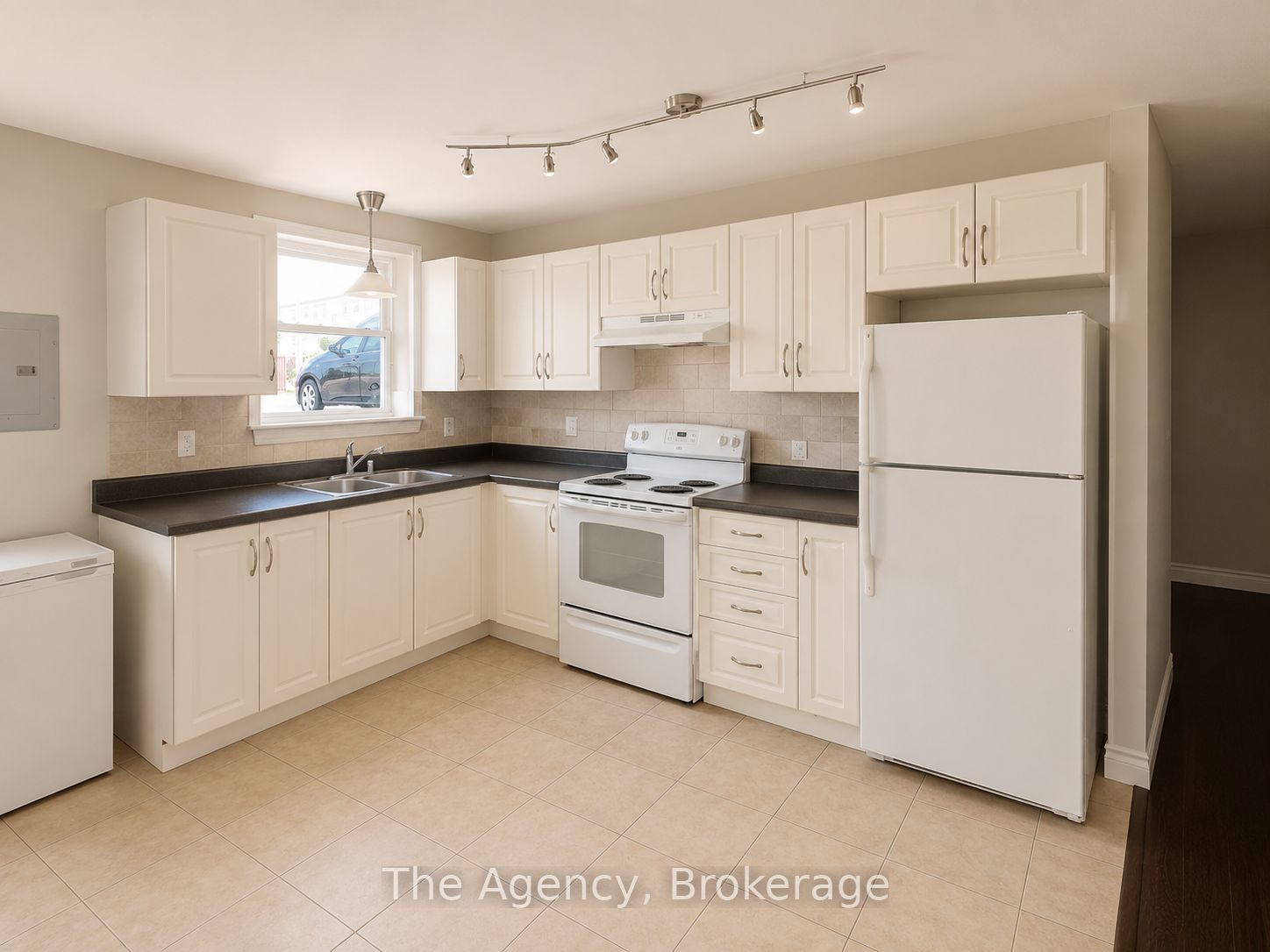 Unit 2 - 143 Westchester Crescent, St. Catharines 4