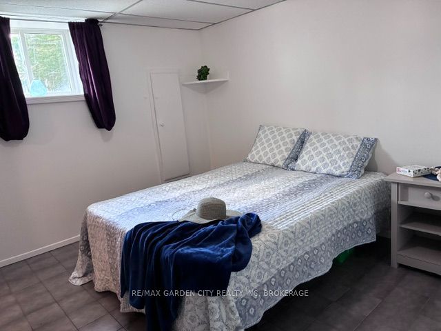 Unit 5 - 131 Lyons Avenue, Welland 3
