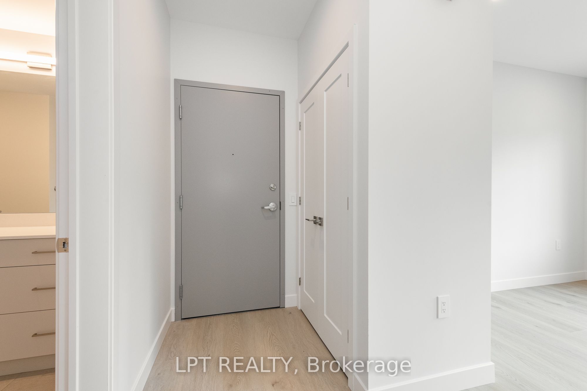 Unit 3 - 249 Columbus Avenue, Ottawa 2