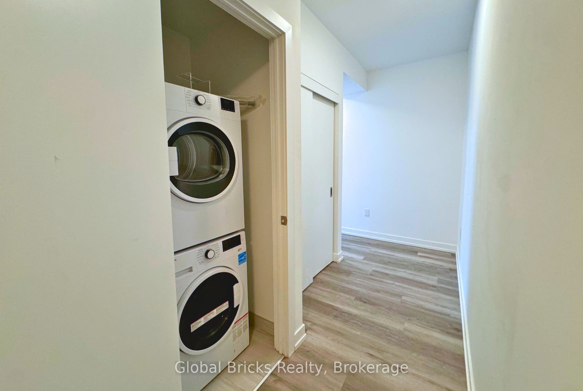 Unit 612 - 5 Wellington Street S, Kitchener 3