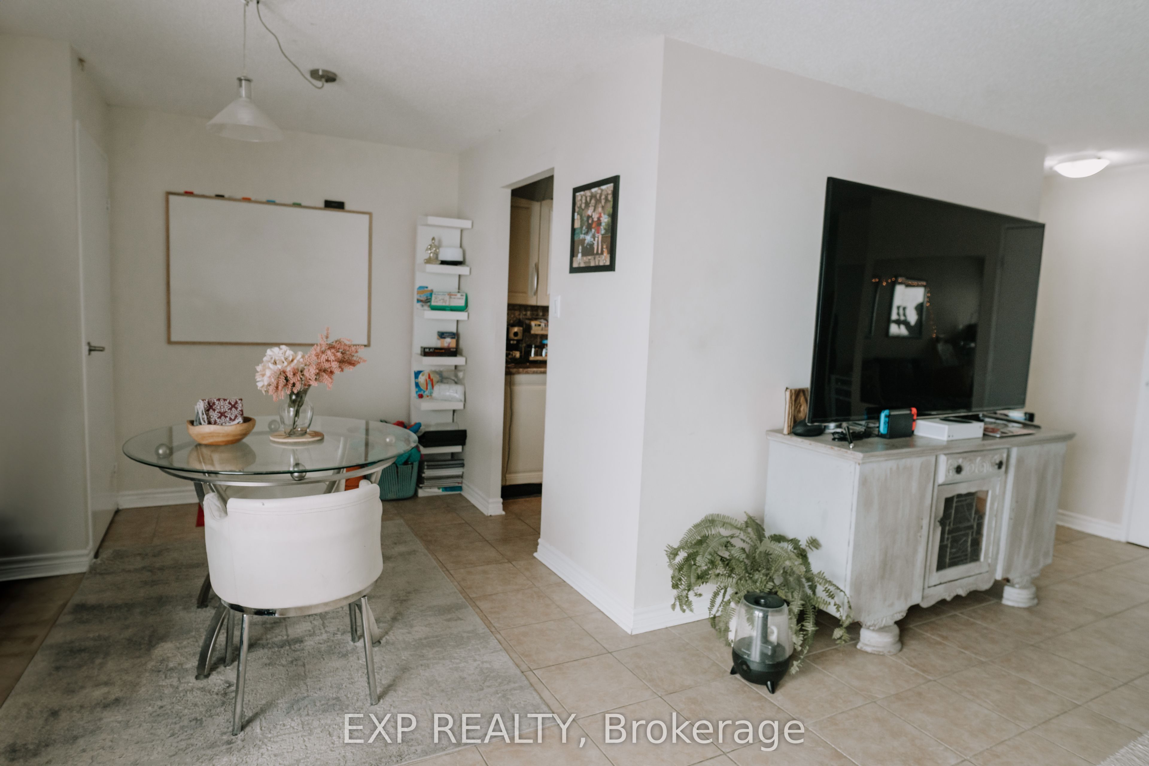 Unit 1207 - 858 Commissioners Road E, London 3