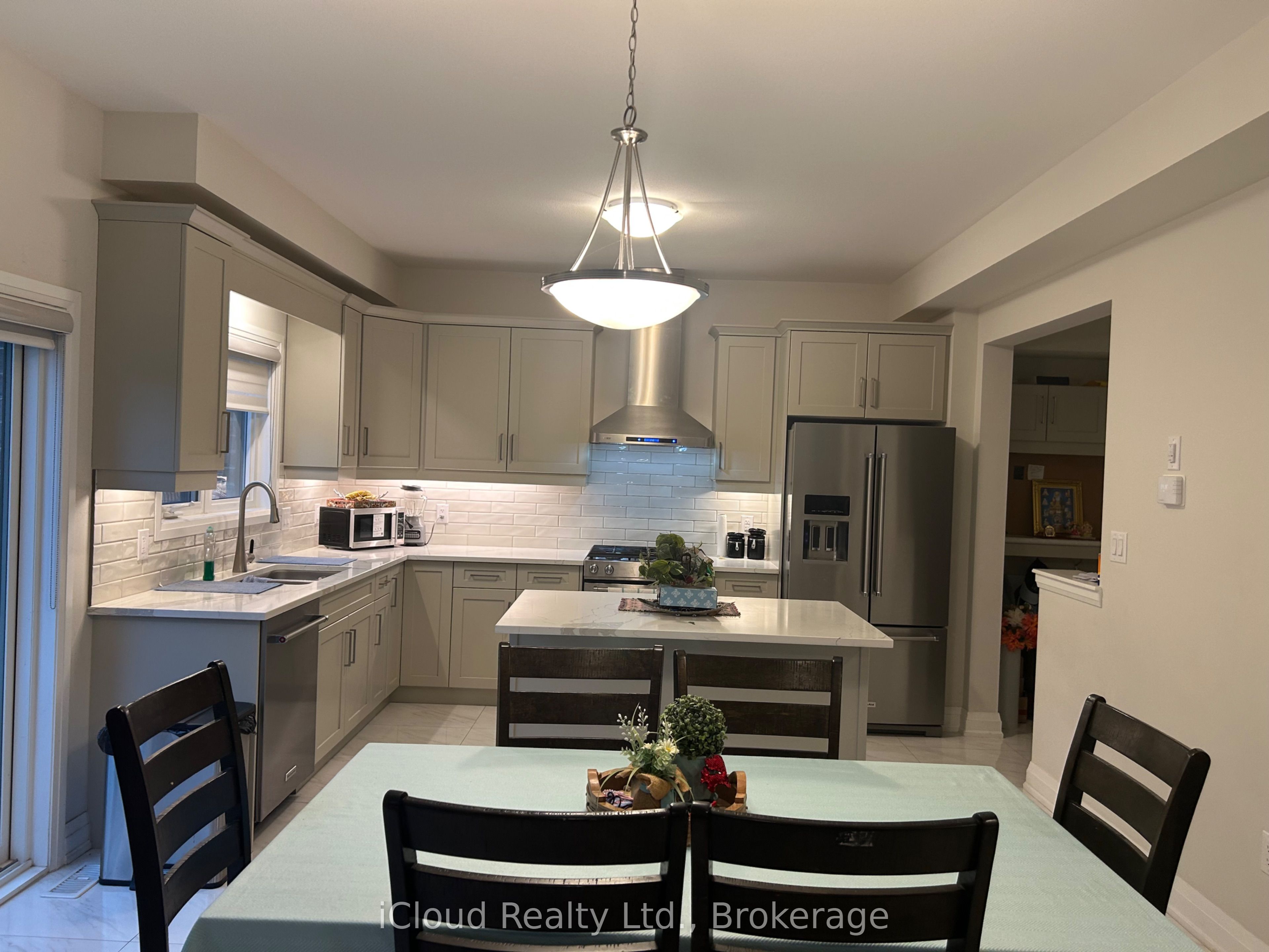 9306 White Oak Avenue, Niagara Falls 3