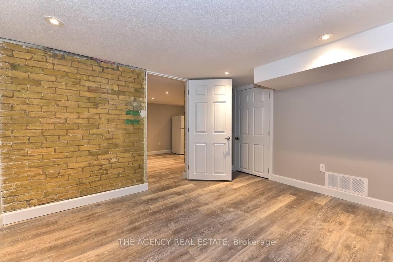 870 Queens Avenue, London 2