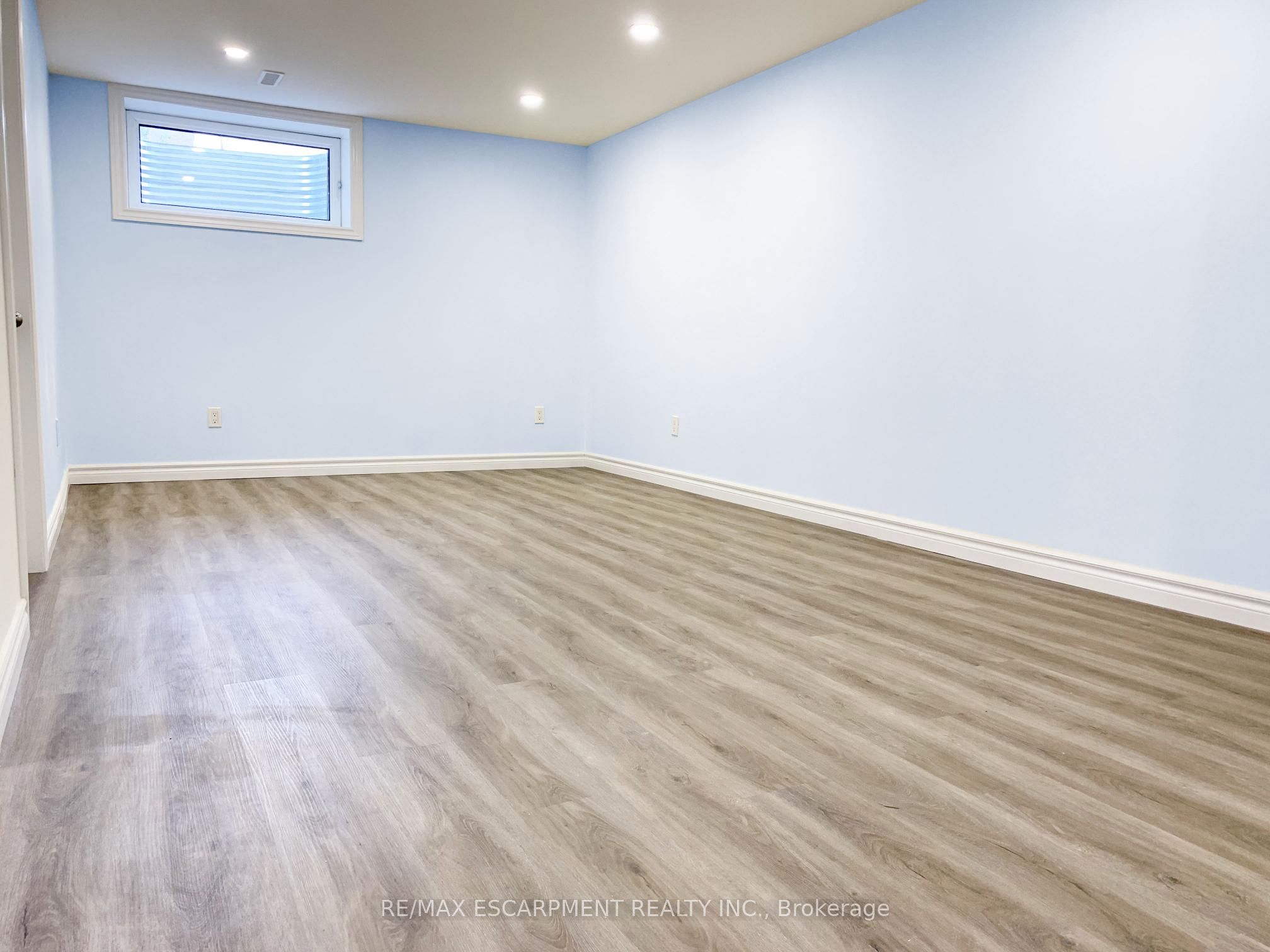 Unit LOWER - 43 KANATA Crescent, Brantford 5