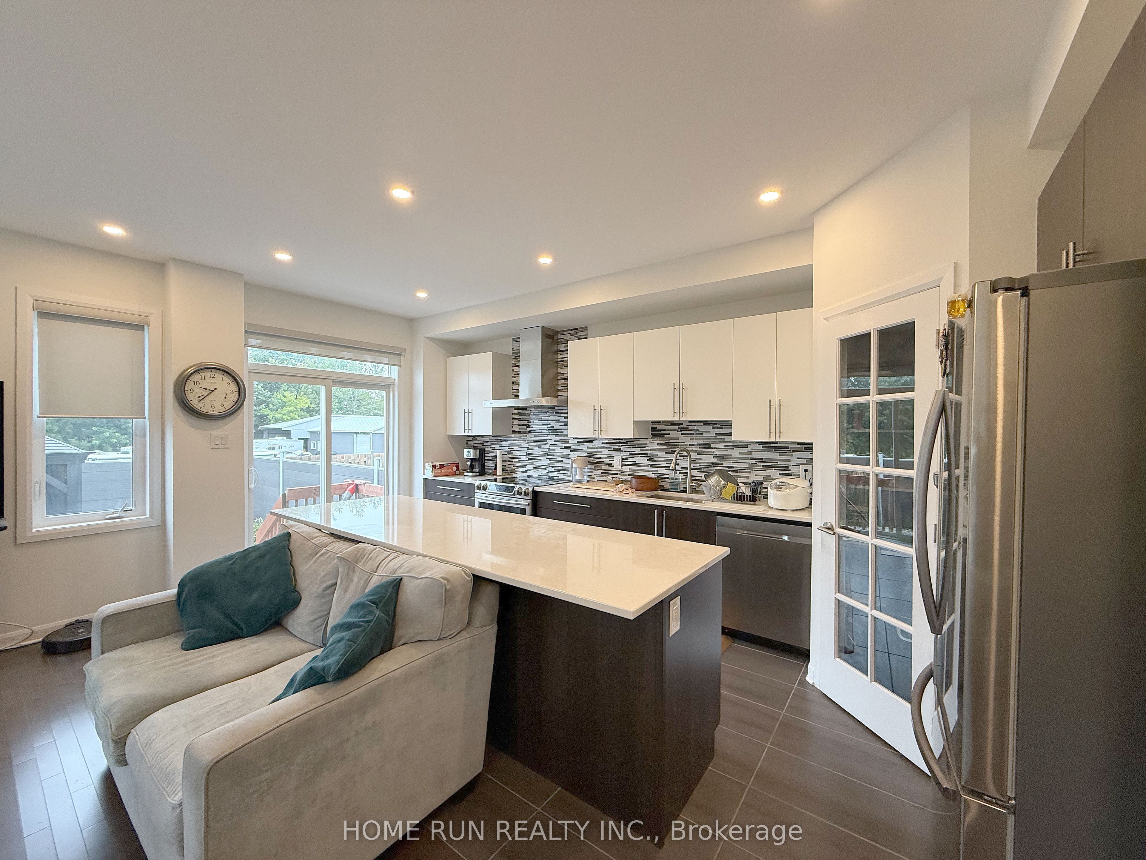 570 Clemency Crescent, Nepean 5