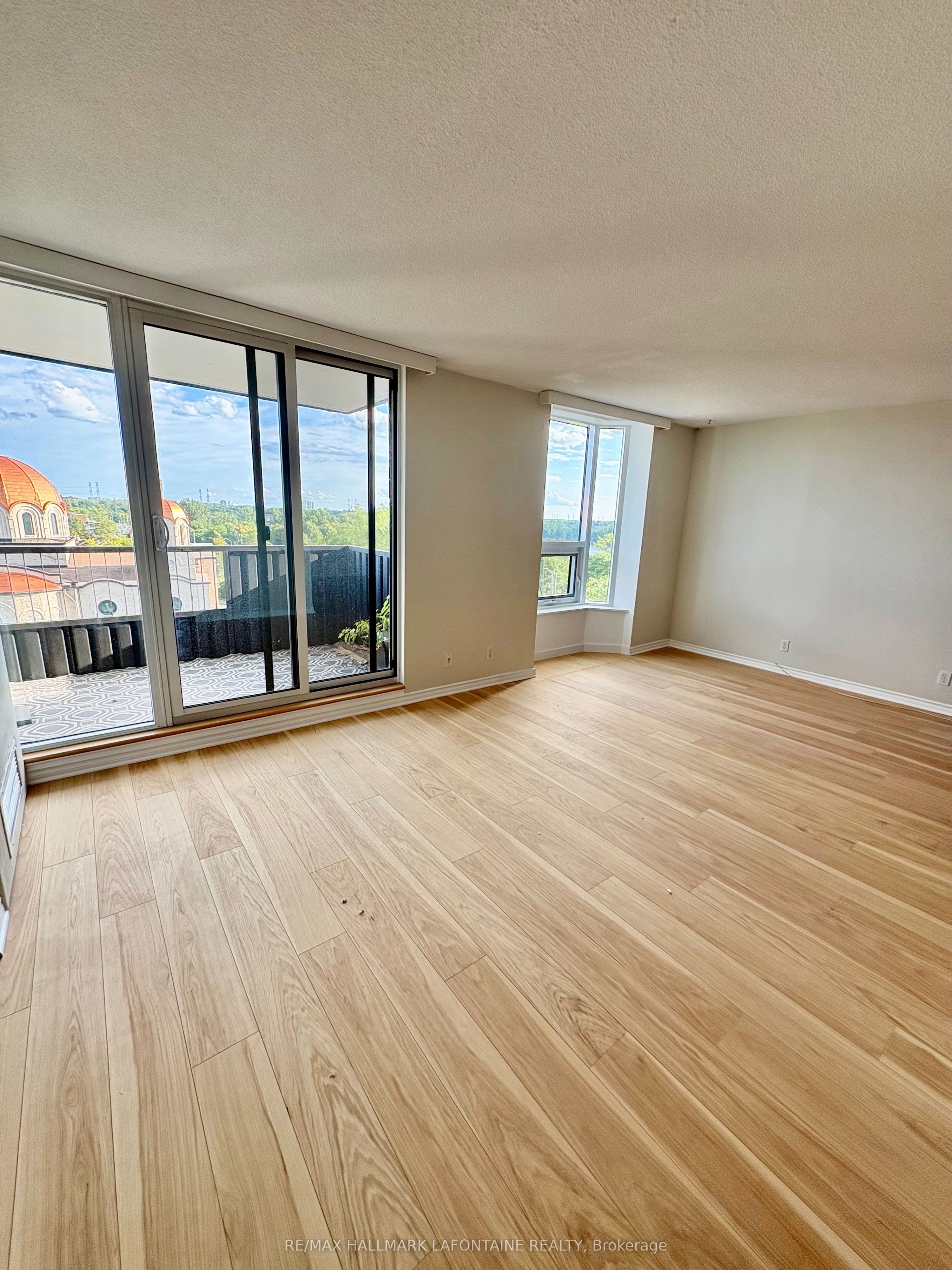 Unit 812 - 2951 Riverside Drive, Ottawa 5