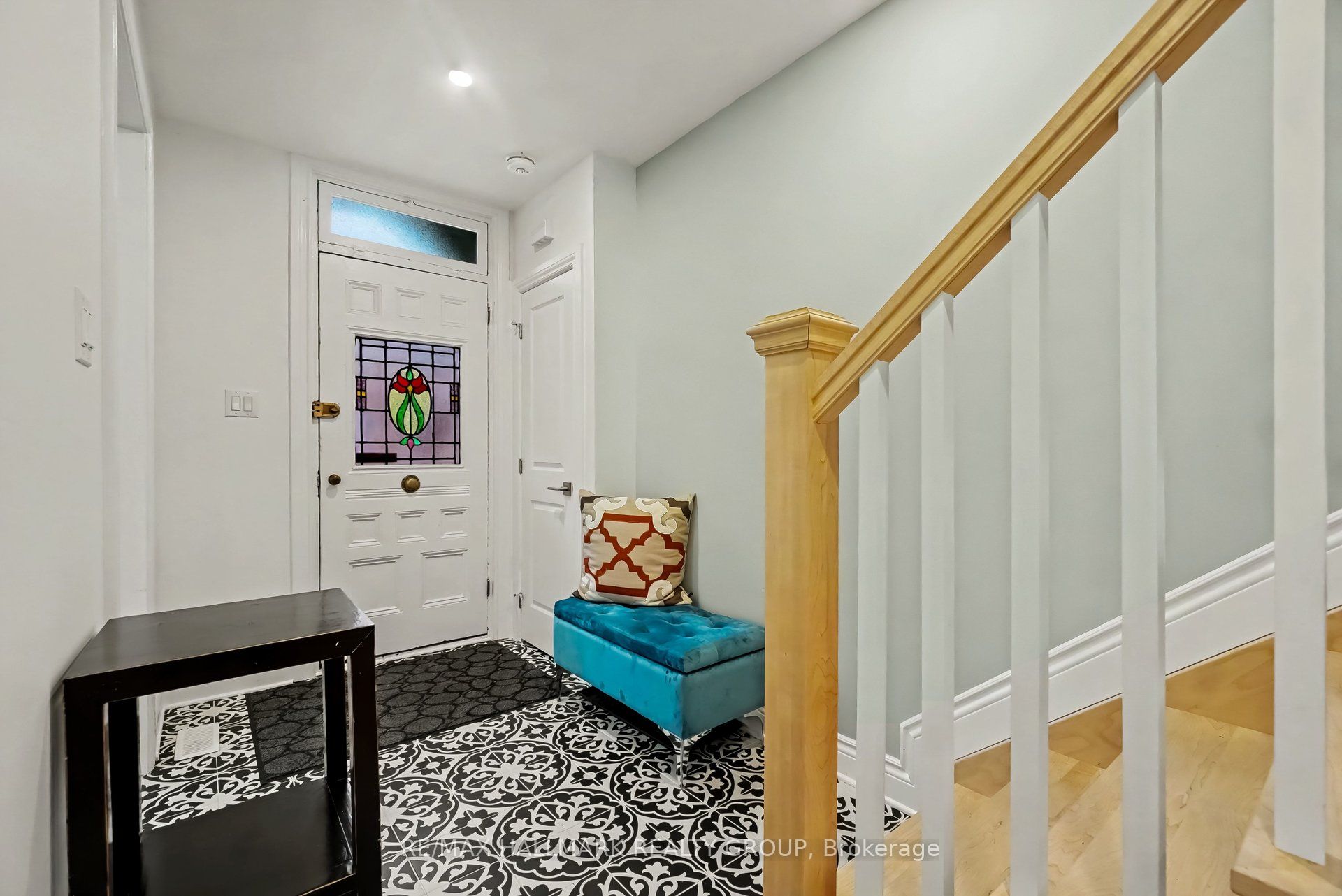 58 Concord Street N, Ottawa 3