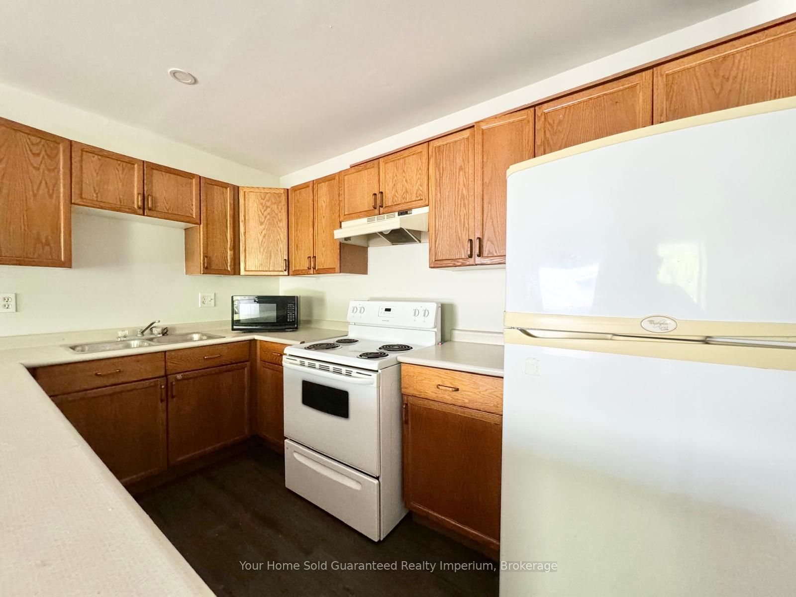 Unit Upper (B) - 59 Queenston Street, St. Catharines 2