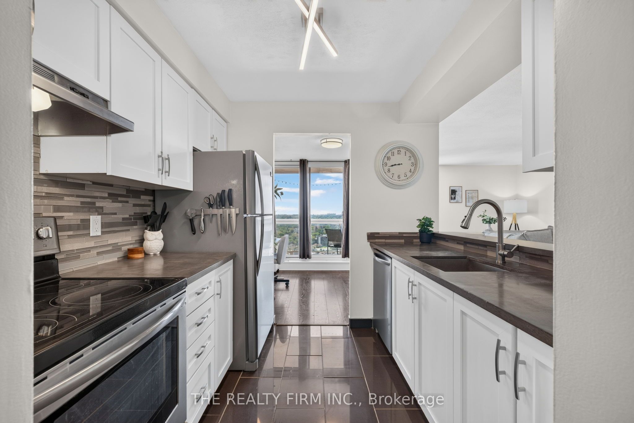 Unit 2505 - 363 Colborne Street, London 5