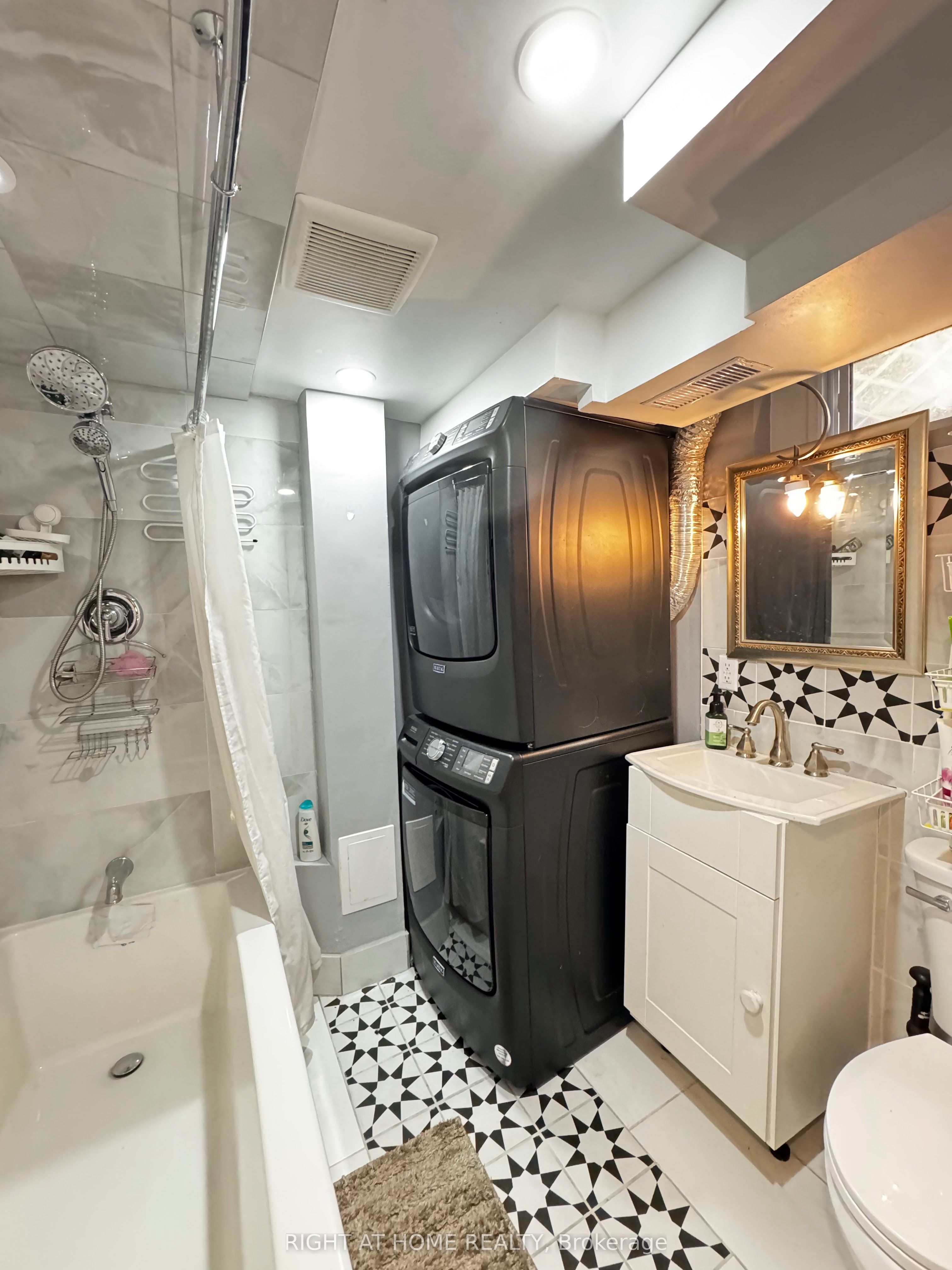 Unit Basement - 237 Homestead Crescent, London 4