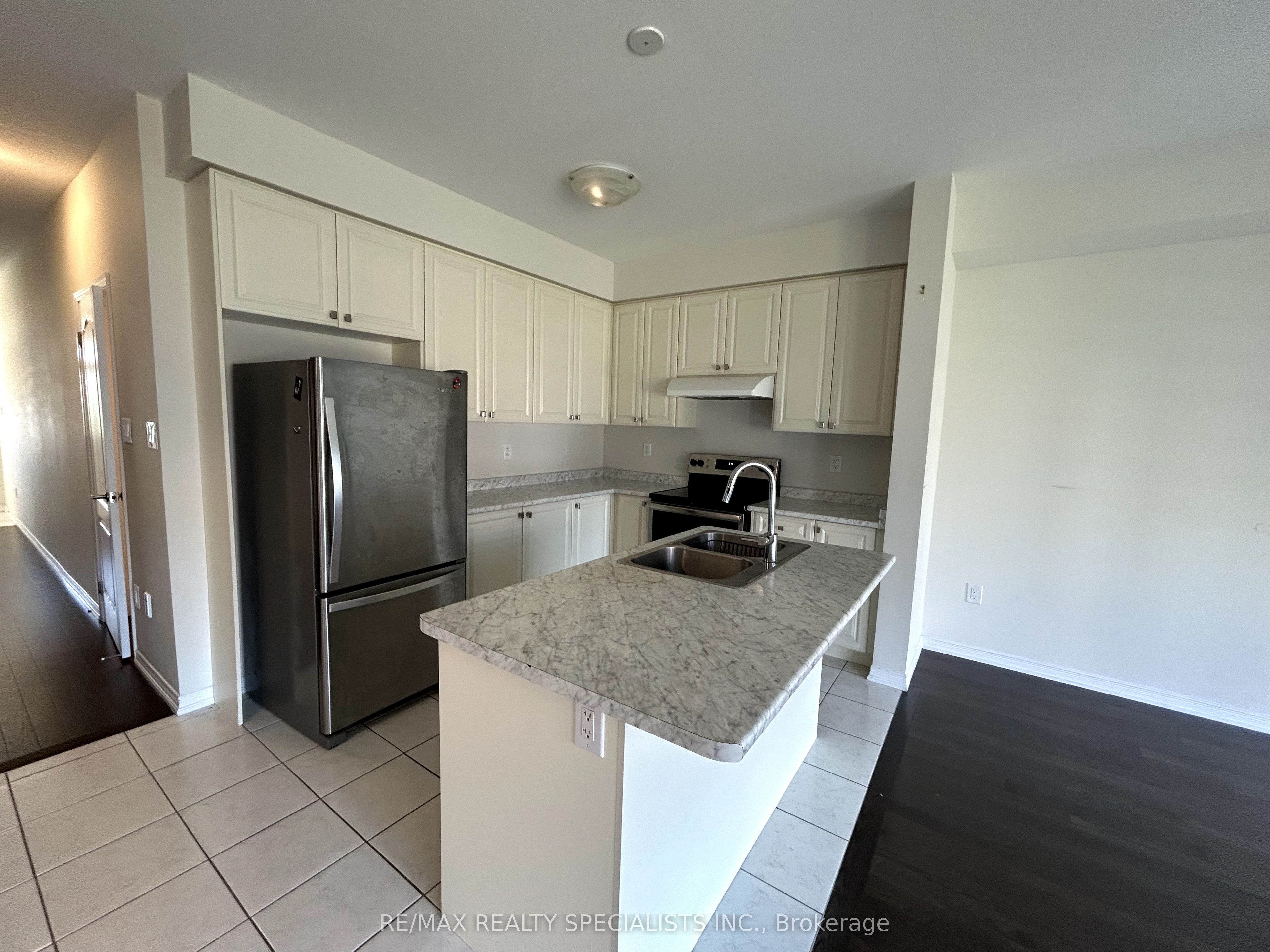 8749 SOURGUM Avenue, Niagara Falls 4