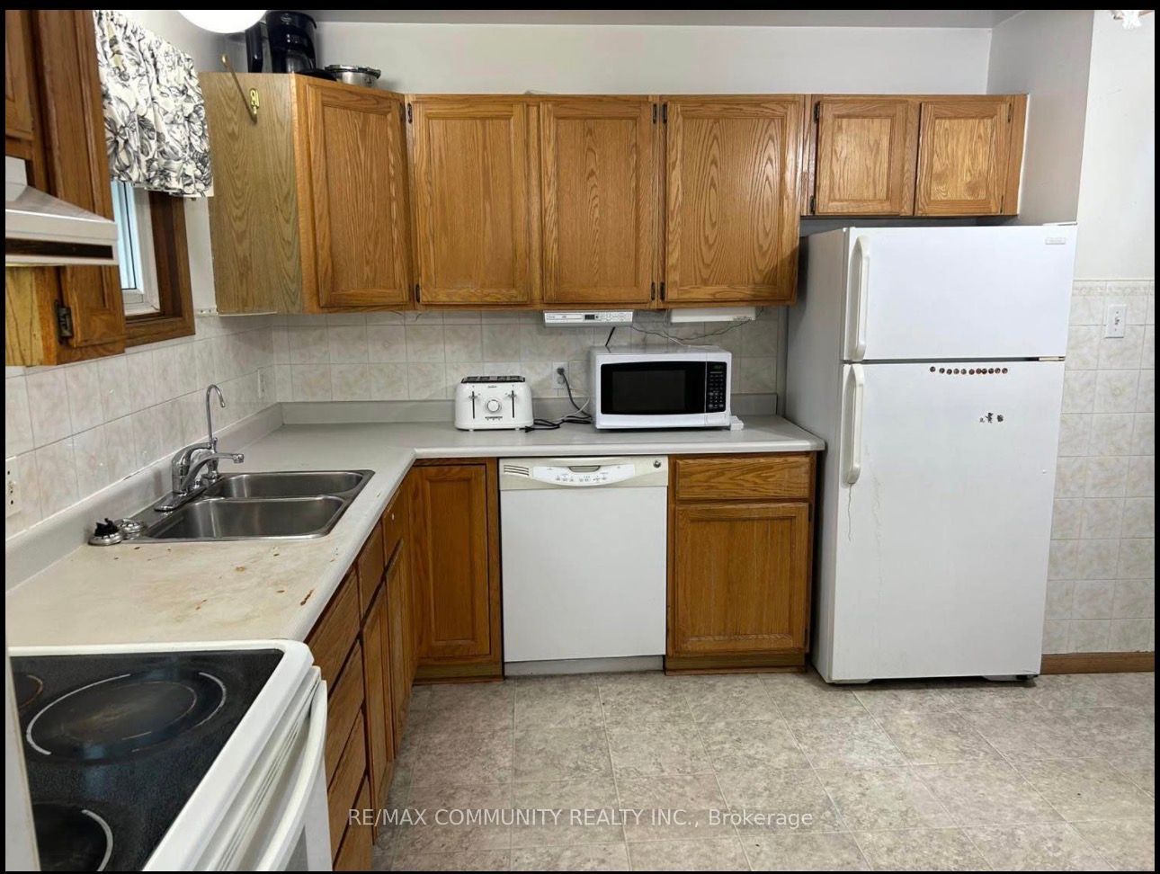 Unit Main - 174 Colborne Street, Kawartha Lakes 2