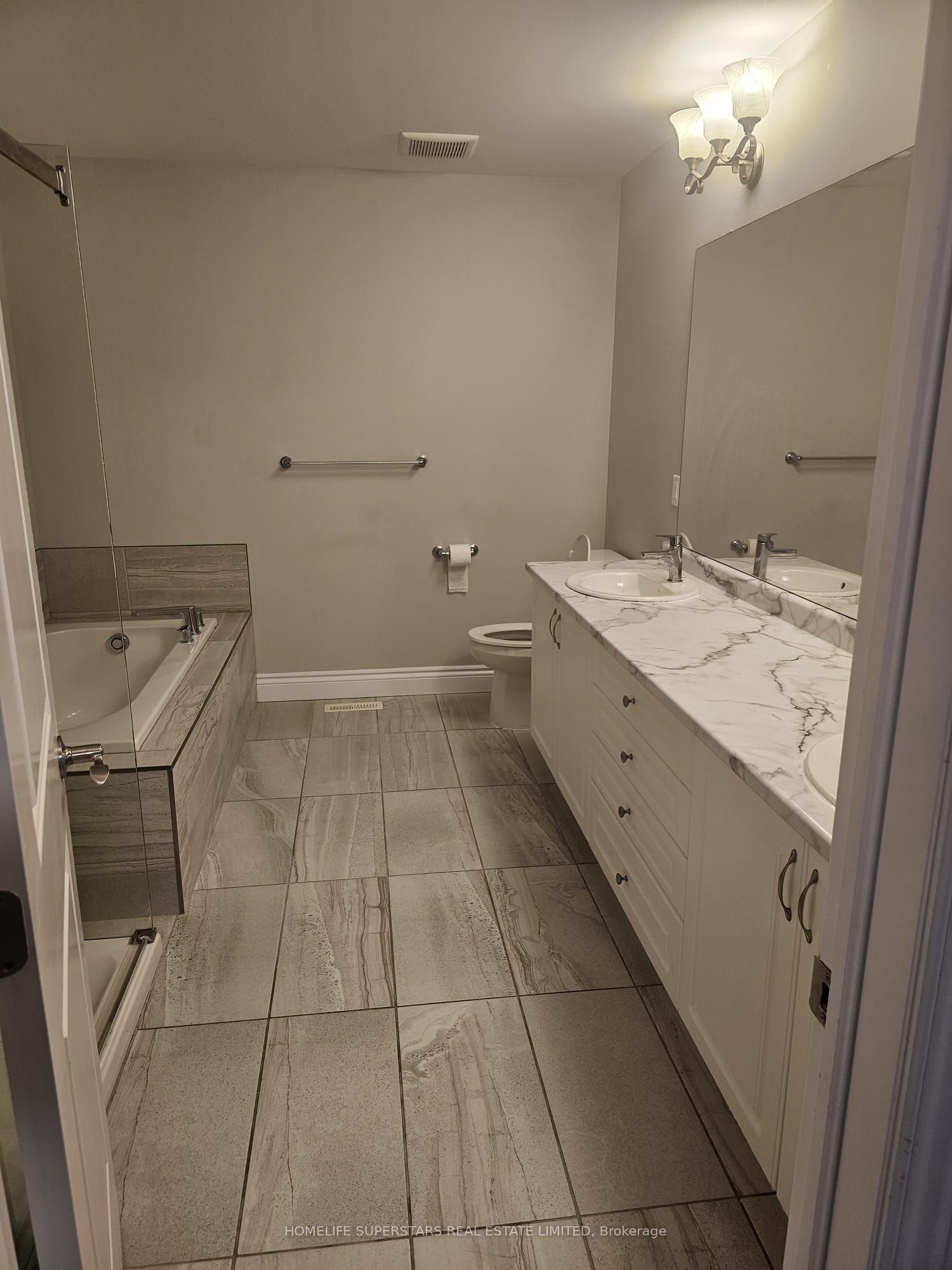 2320 Constance Avenue, London 4