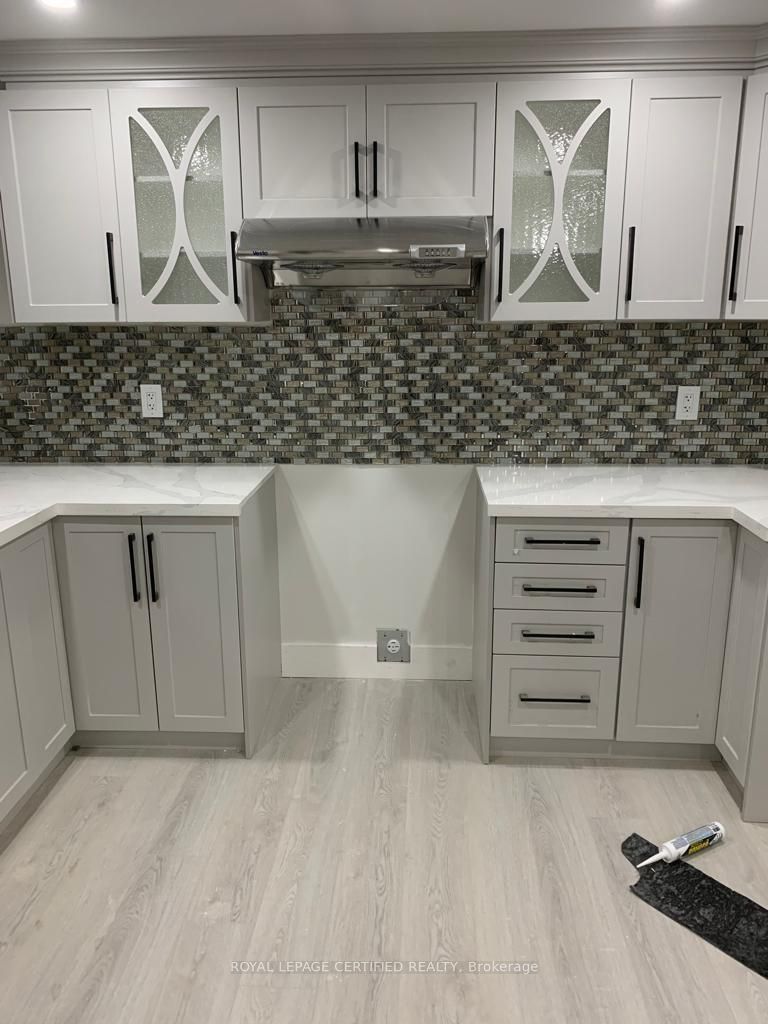 Unit bsmt - 25 Carrie Crescent, St. Thomas 4