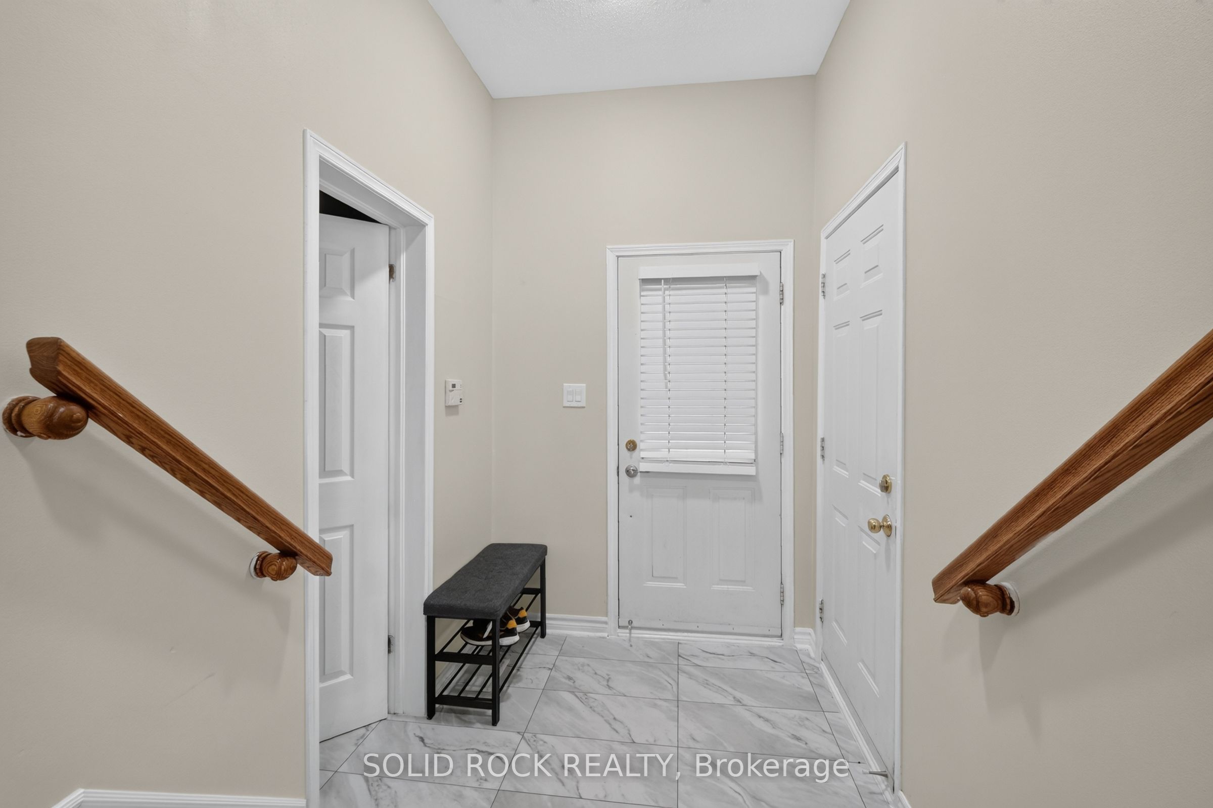 2073 Hiboux Street, Cumberland 3