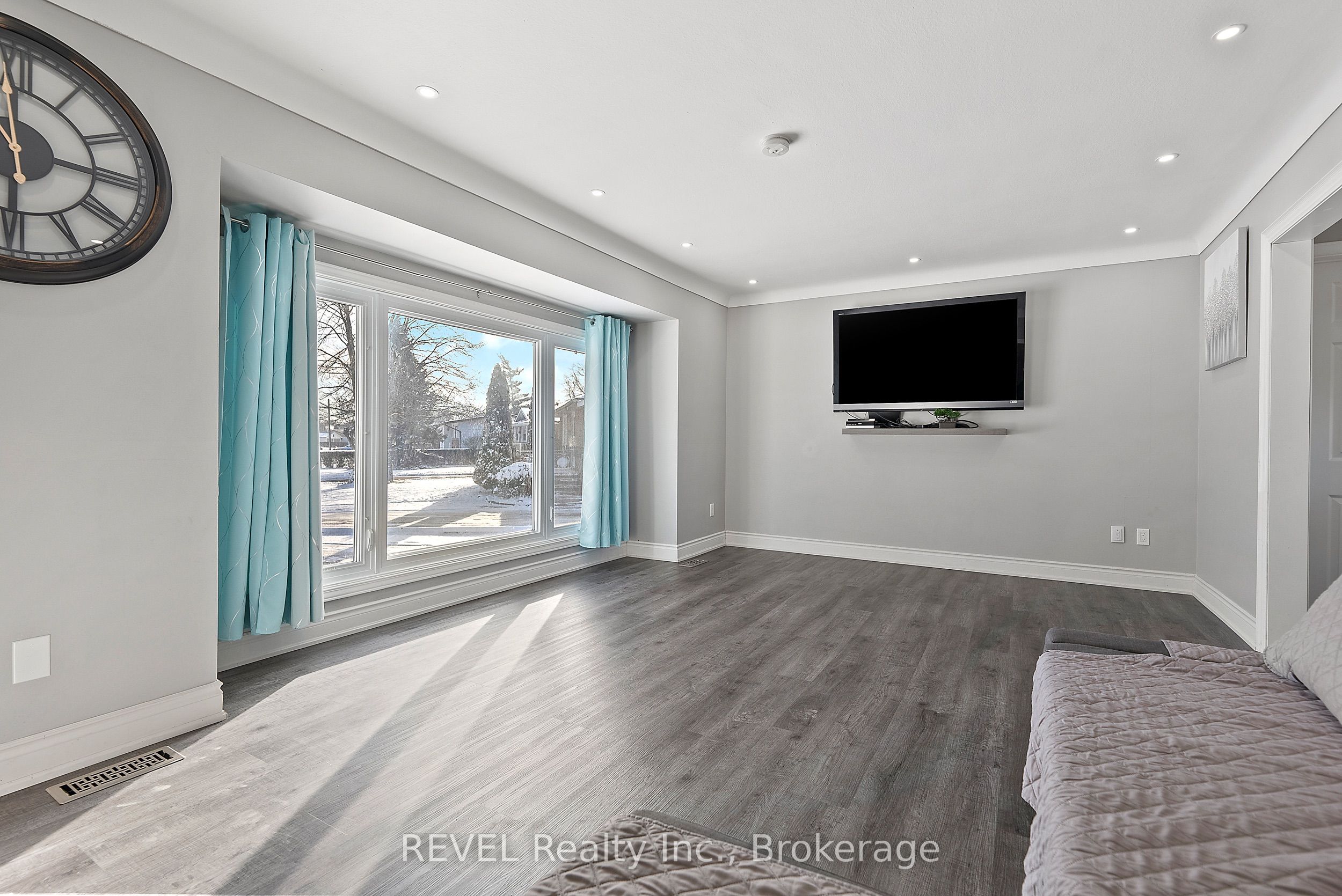 Unit Upper Unit - 8327 Parkway Drive, Niagara Falls 5