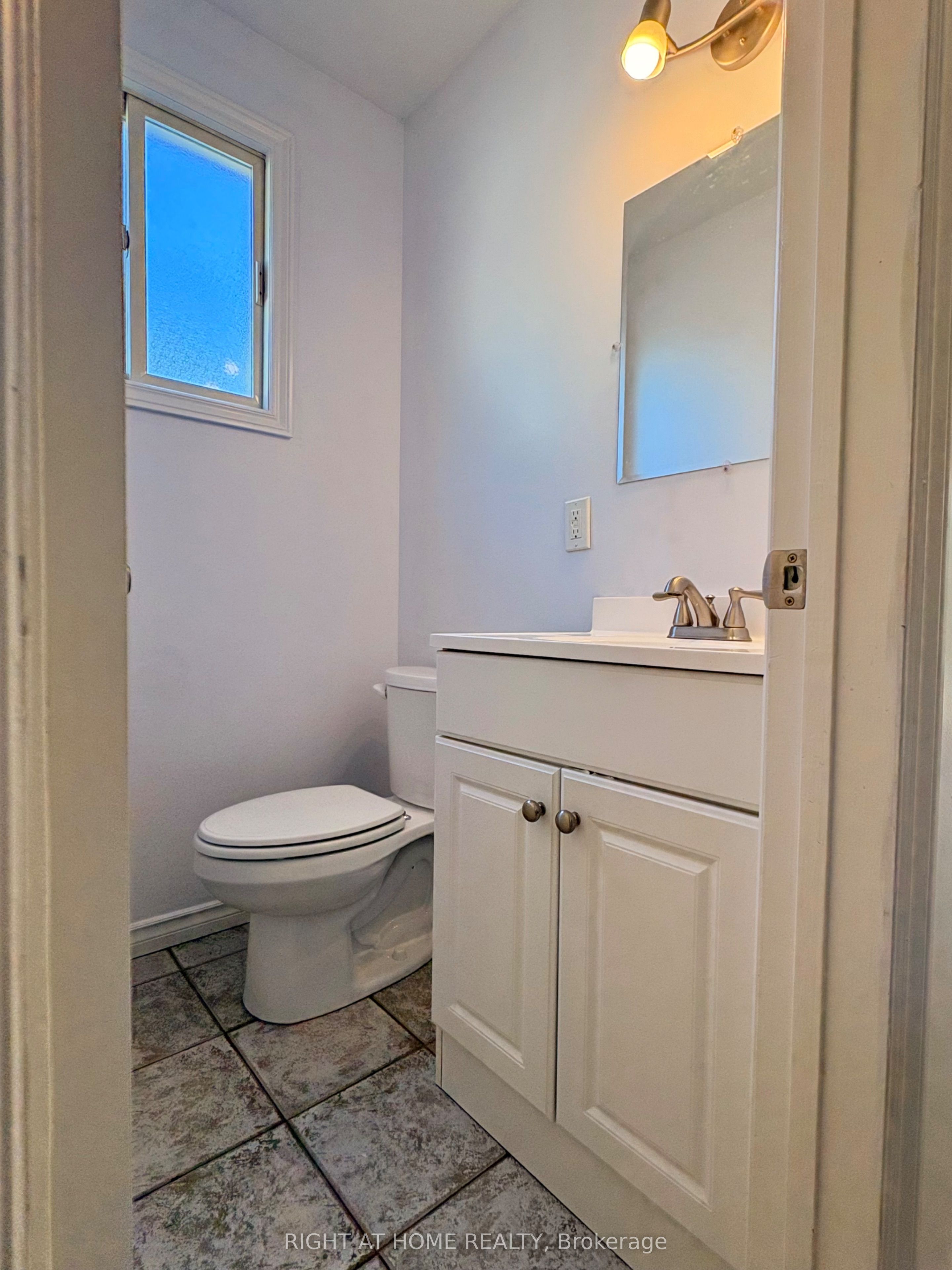 Unit Main Floor - 32 VINTAGE Crescent, St. Catharines 4