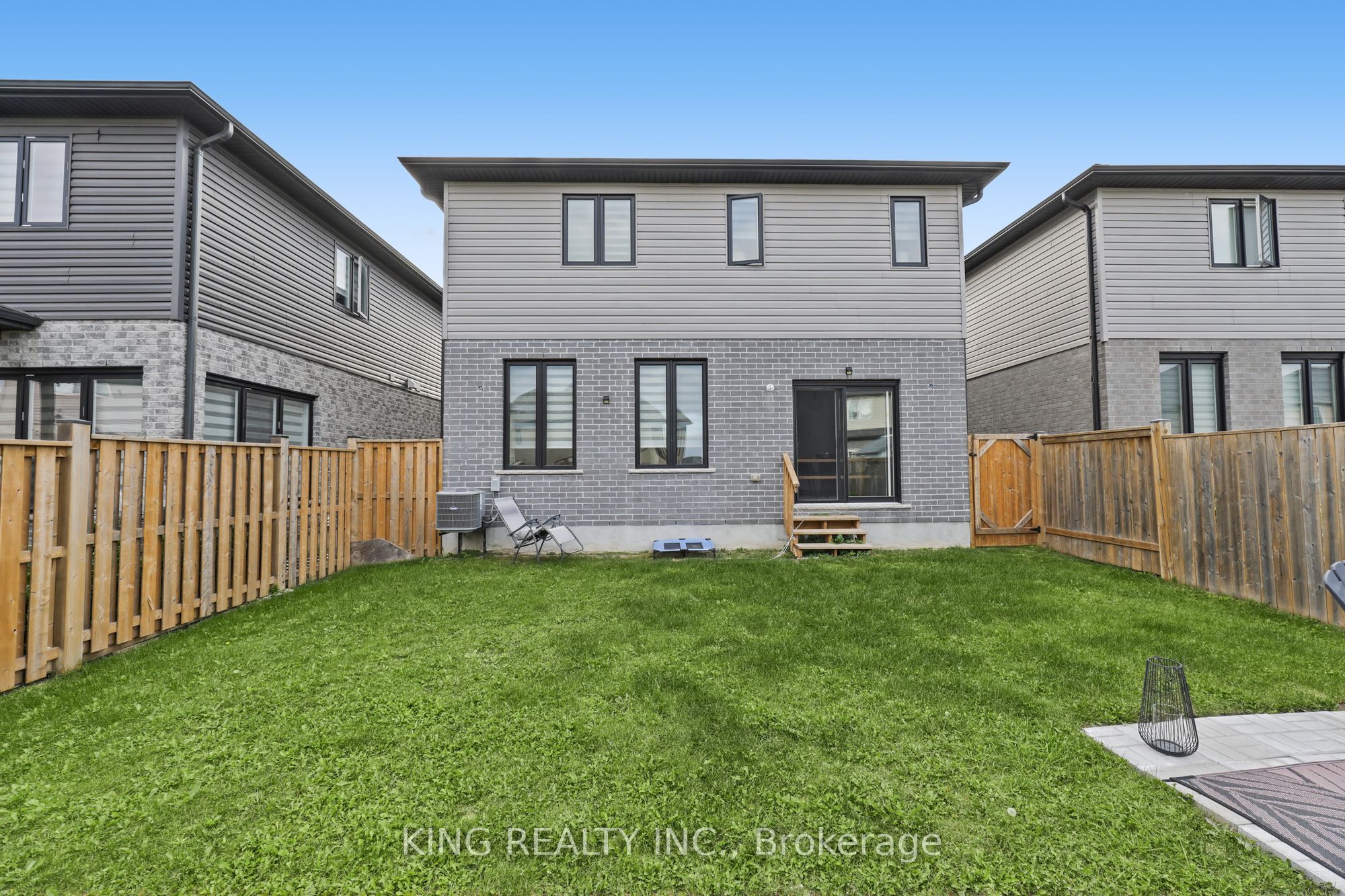 3342 David Milne Way, London 4