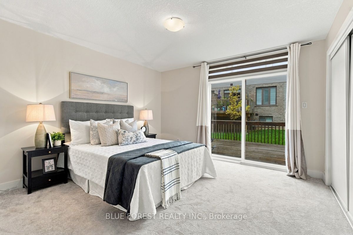 2112 Meadowgate Boulevard, London 5