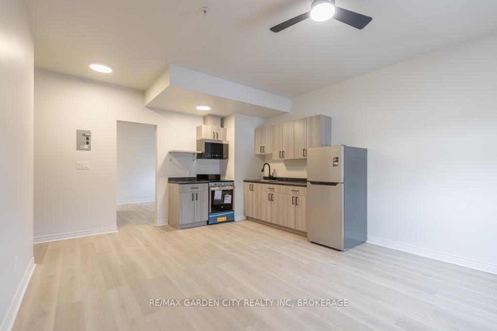 54 Front Street S, Thorold 3