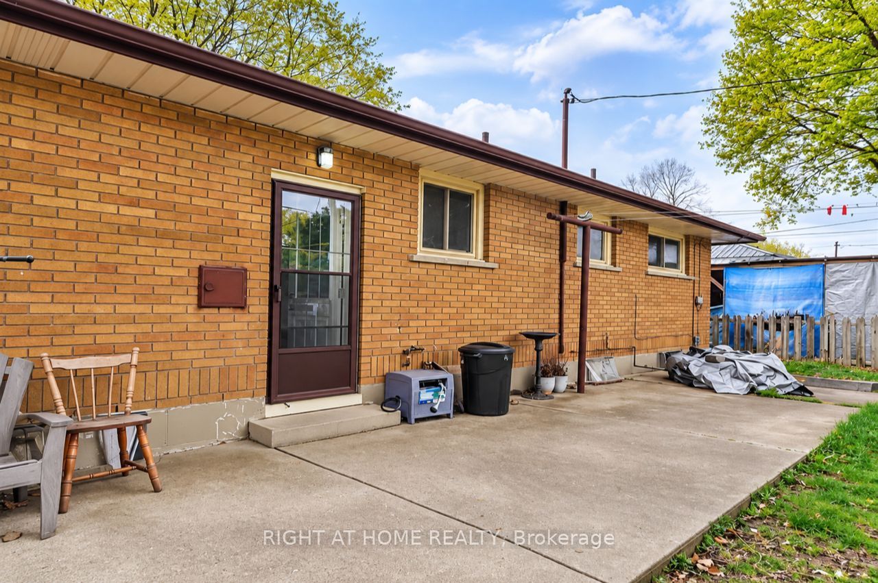 Unit Basement - 200 Renfro Crescent, London 2