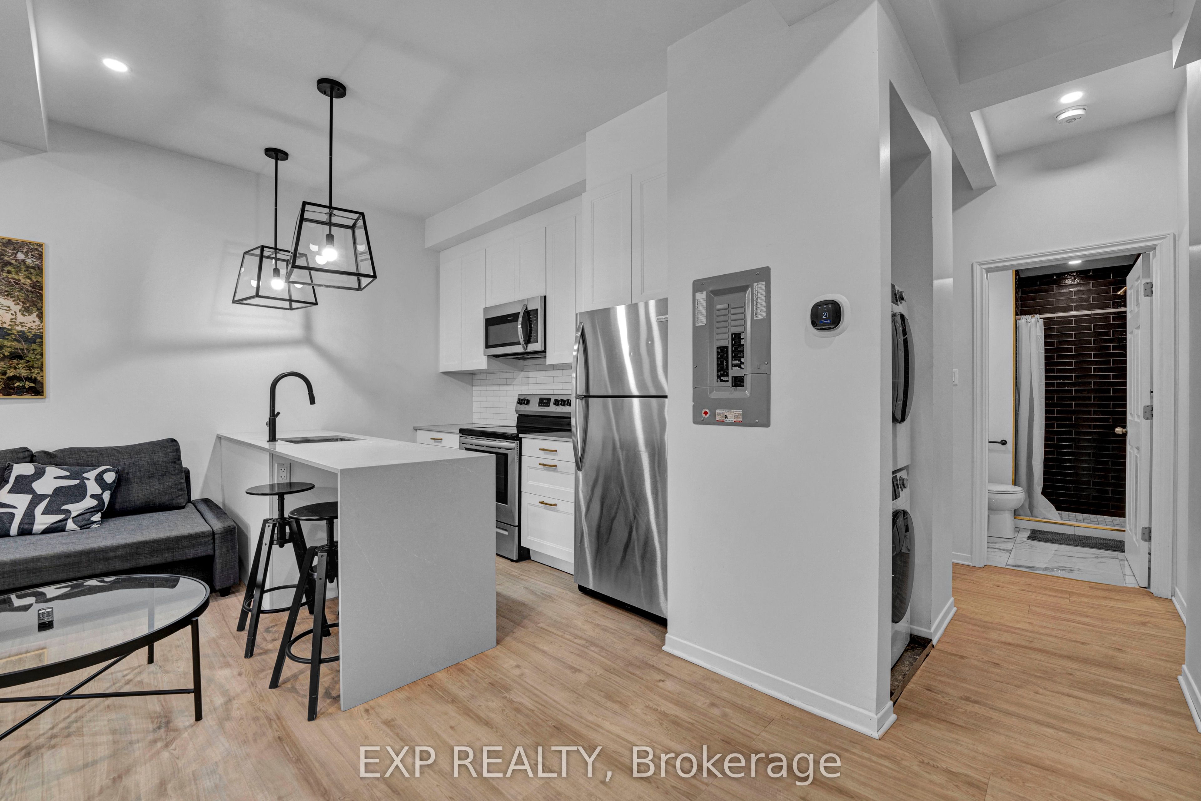Unit 2 - 327 Catherine Street, Ottawa 2