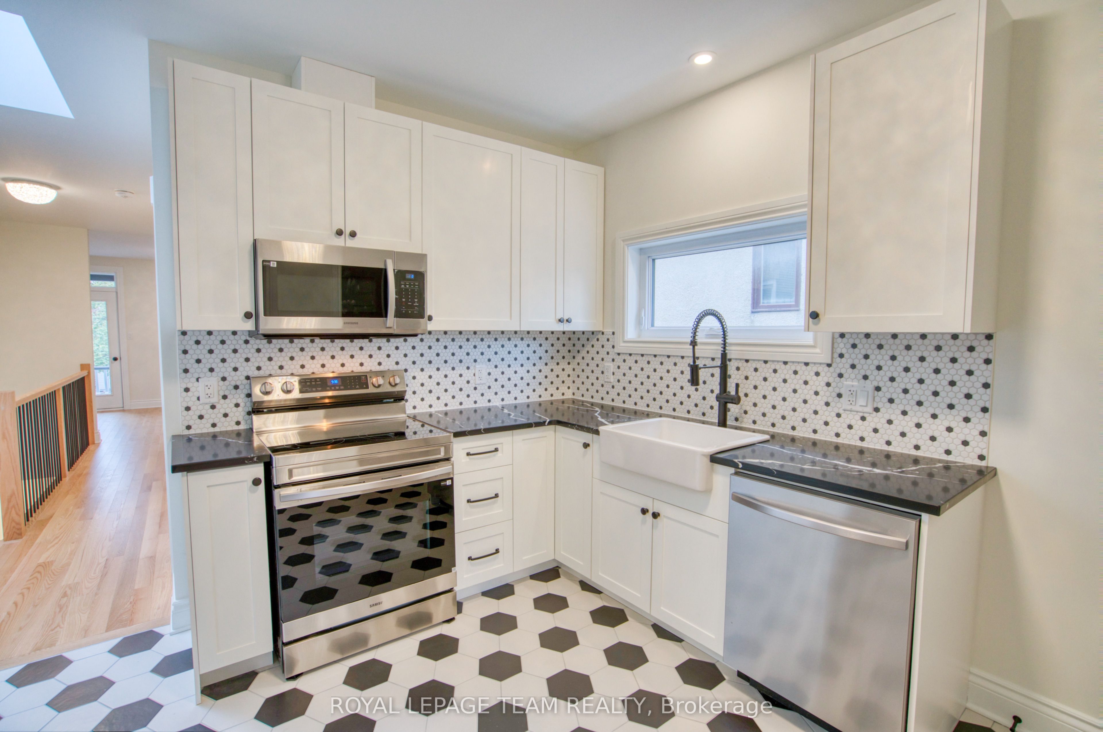 Unit 2 - 238 Bruyere Street, Ottawa 4