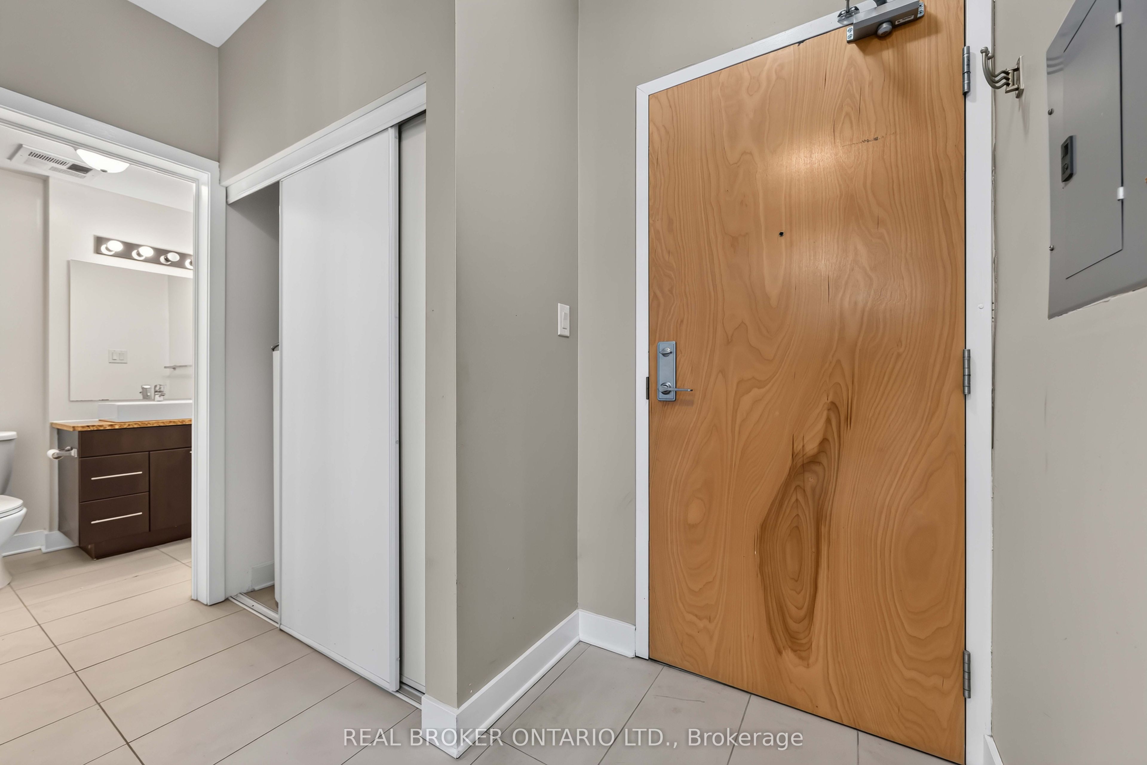 Unit 201 - 360 Cumberland Street, Ottawa 4