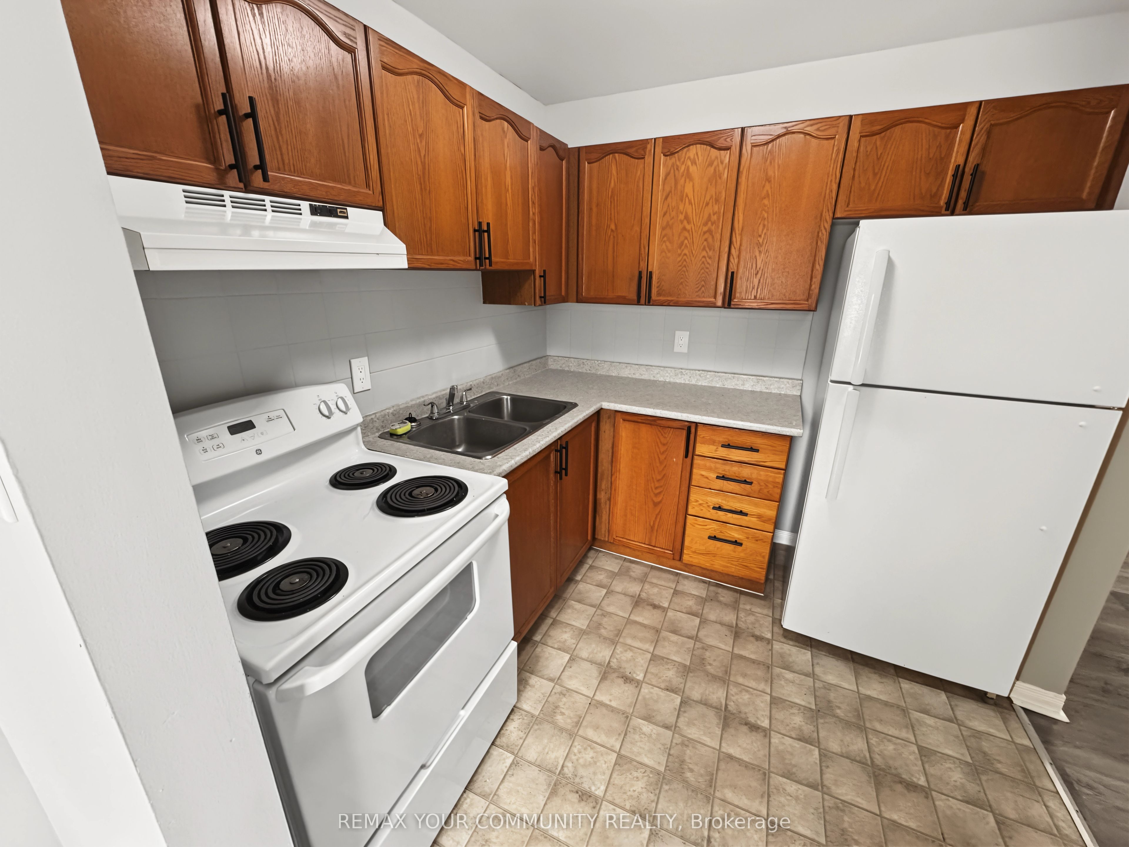 Unit 101 - 10 Riverside Drive, Kawartha Lakes 5