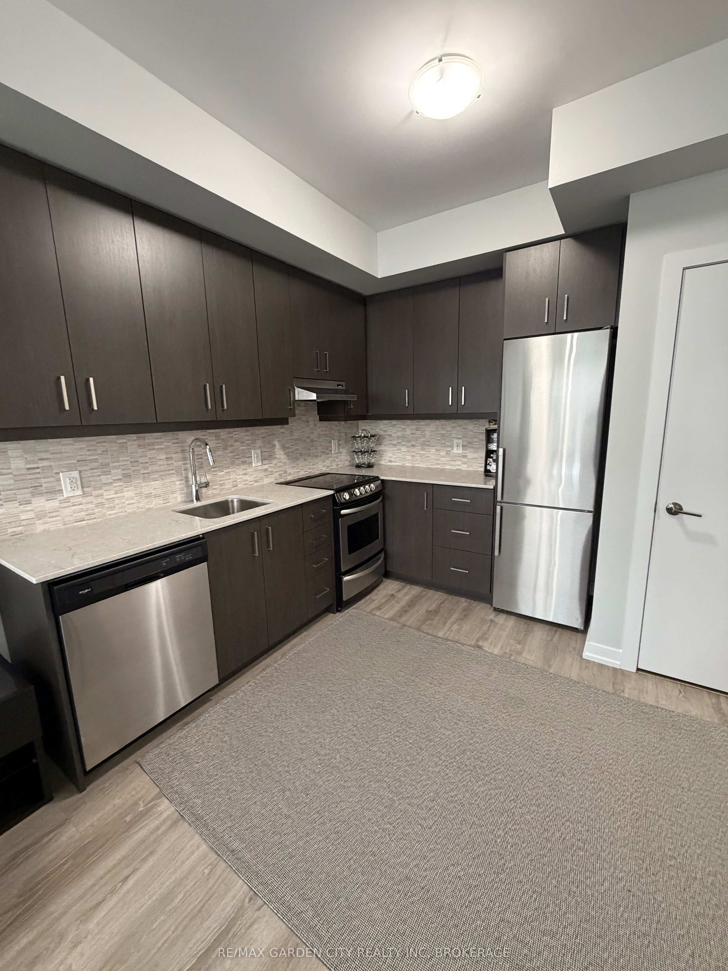 Unit 409 - 10 Esplanade Lane N, Grimsby 4