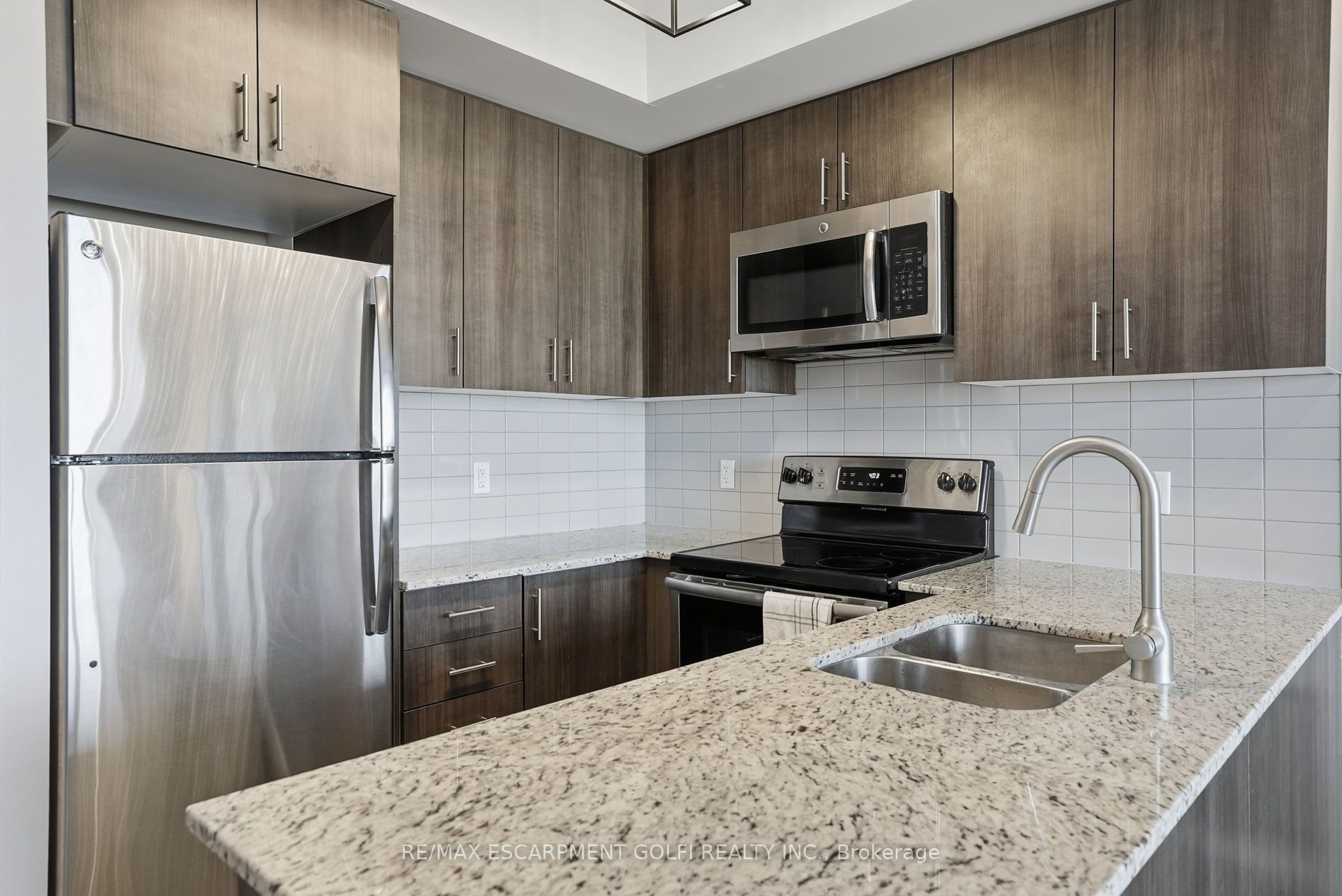 Unit 708 - 560 North Service Road, Grimsby 4