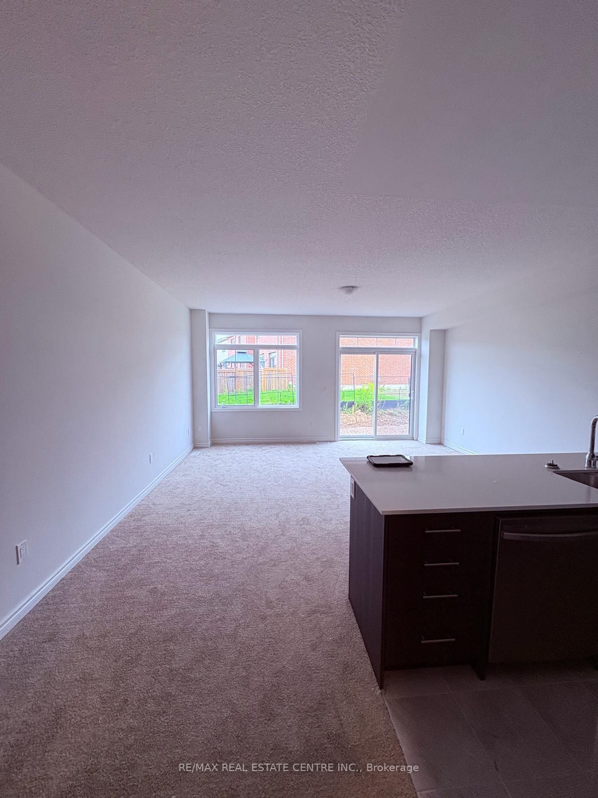 8 Elite Crescent, Haldimand 5