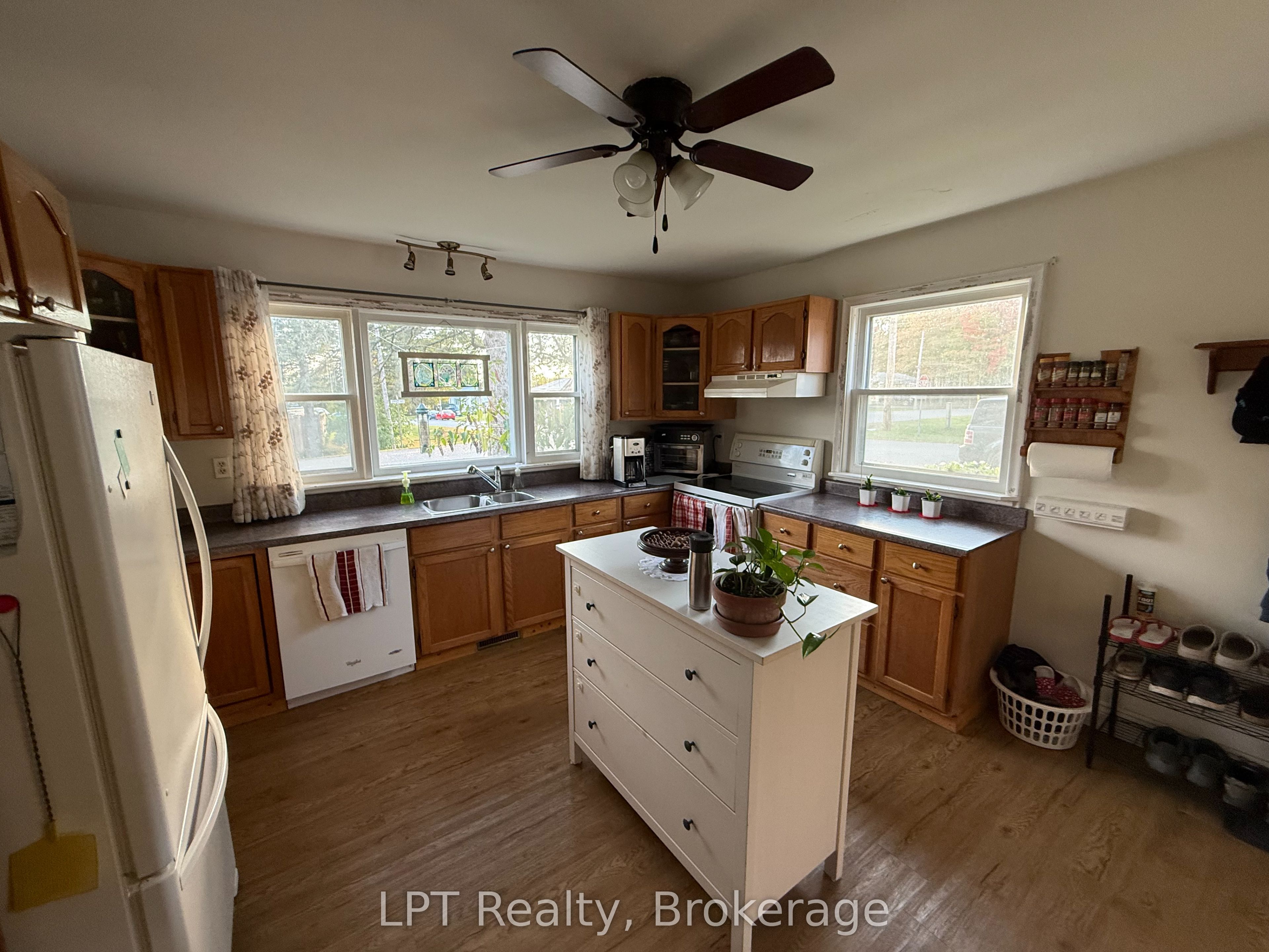 22 Third Street N, Prince Edward County 3