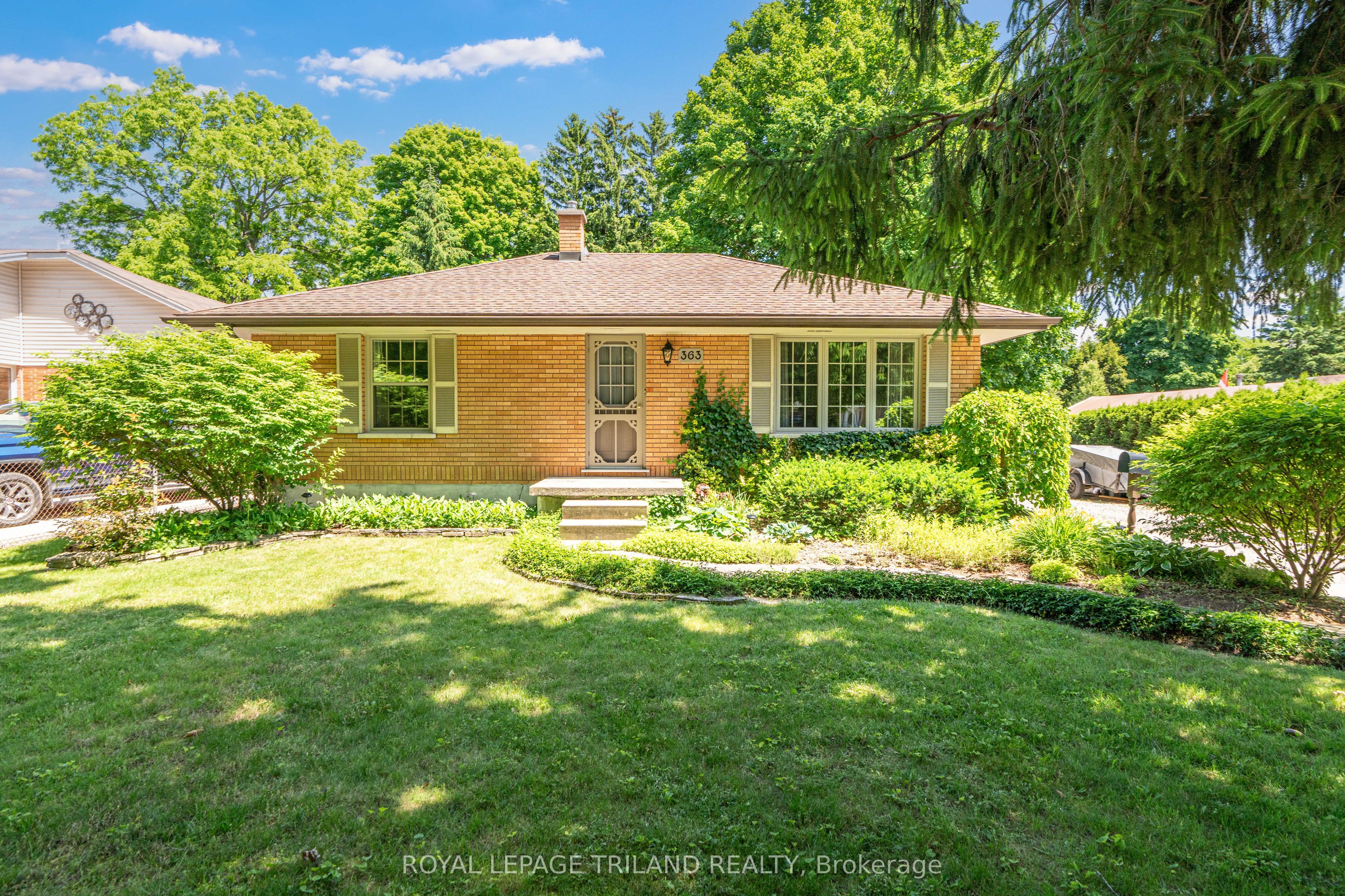 363 Head St N, StrathroyCaradoc, Ontario N7G2K1 Sold History HouseSigma